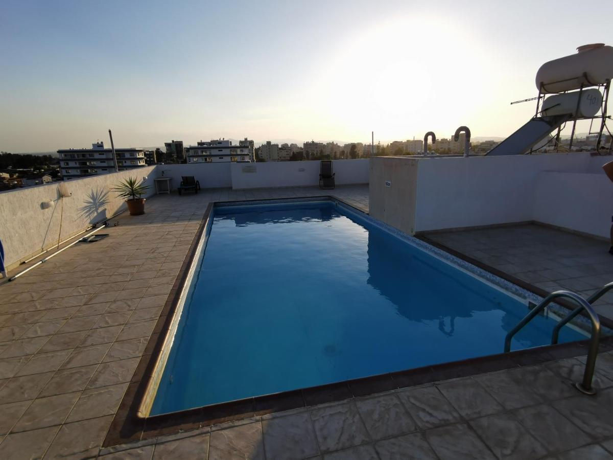 Carisa Downtown With Rooftop Pool ลาร์นาคา ภายนอก รูปภาพ