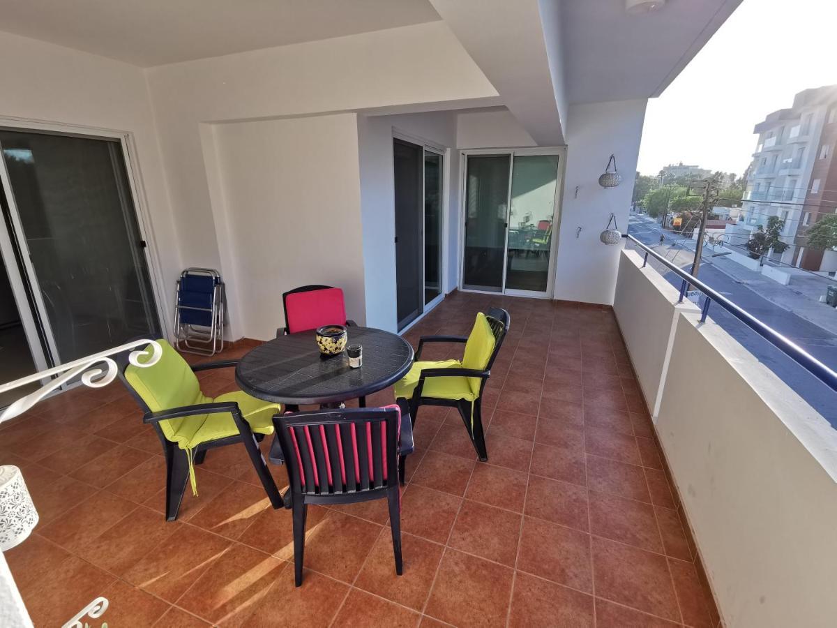 Carisa Downtown With Rooftop Pool ลาร์นาคา ภายนอก รูปภาพ