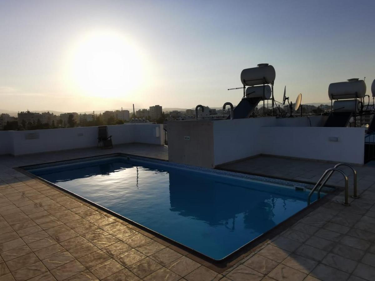 Carisa Downtown With Rooftop Pool ลาร์นาคา ภายนอก รูปภาพ