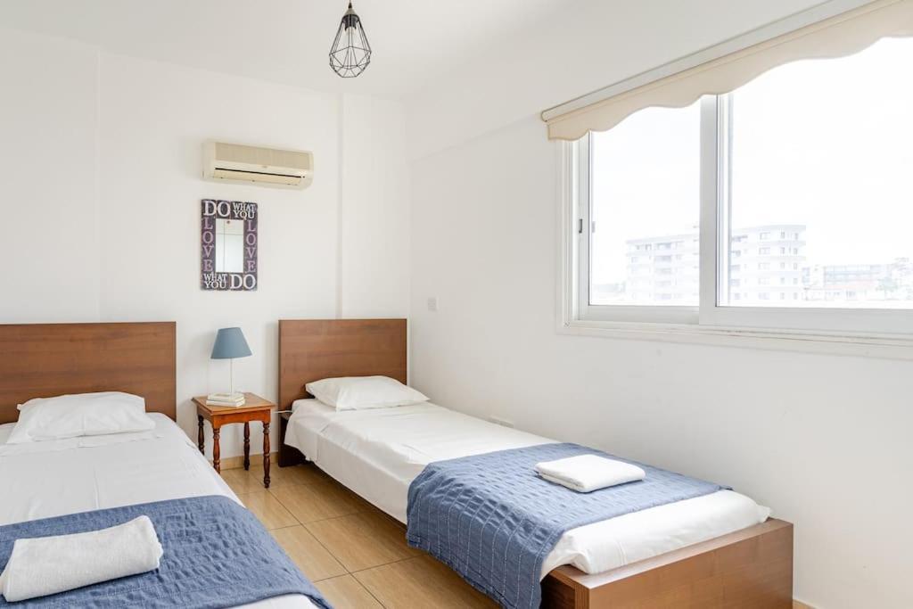 Carisa Downtown With Rooftop Pool ลาร์นาคา ภายนอก รูปภาพ