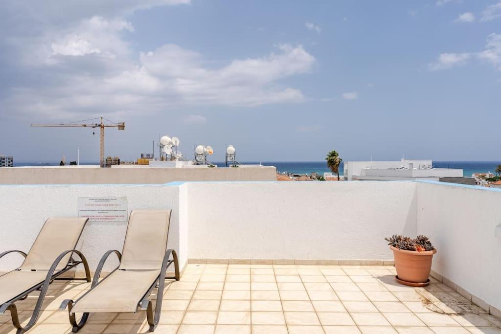 Carisa Downtown With Rooftop Pool ลาร์นาคา ภายนอก รูปภาพ