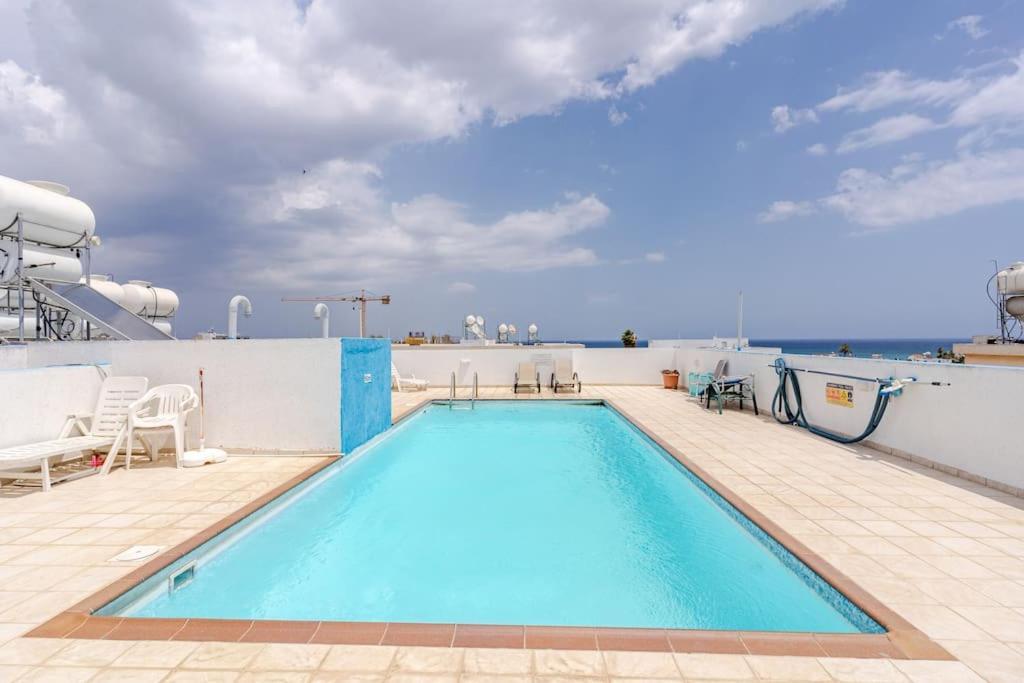 Carisa Downtown With Rooftop Pool ลาร์นาคา ภายนอก รูปภาพ