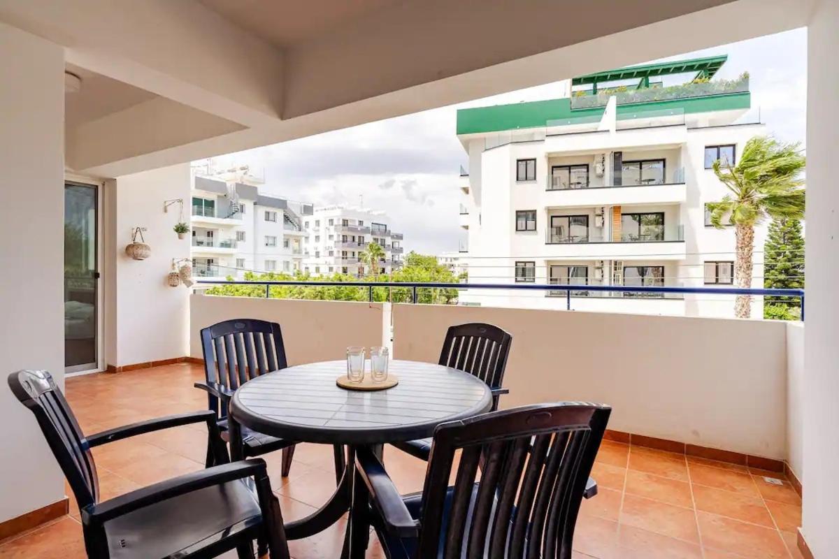 Carisa Downtown With Rooftop Pool ลาร์นาคา ภายนอก รูปภาพ