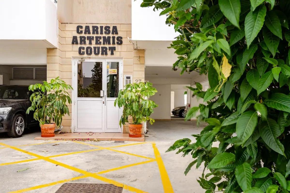 Carisa Downtown With Rooftop Pool ลาร์นาคา ภายนอก รูปภาพ