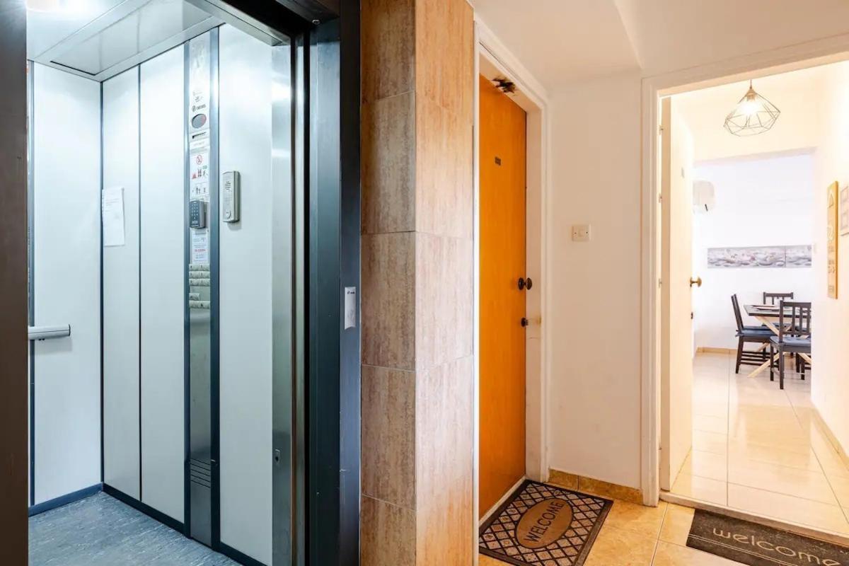 Carisa Downtown With Rooftop Pool ลาร์นาคา ภายนอก รูปภาพ